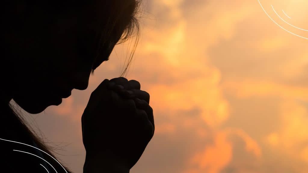 2 Easter prayer points with Scriptures - woman praying